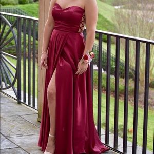 Size 9 Burgundy / Maroon Blondie Nites Prom/Bridesmaid Dress with pockets EUC